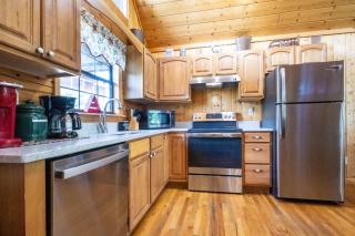 Smoky Mountain Cabin Escape Hot Tub & Pool Table - Sevierville - 8