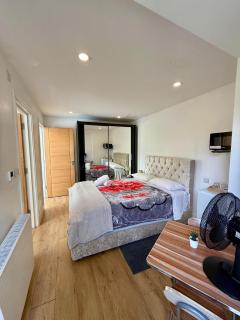 Lara's Ensuite Double Room - London - 4