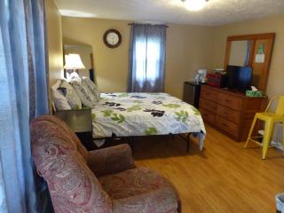 Charming Country 1Bd 1Ba Cabin near Eureka Springs, Beaver Lake and White River - 0