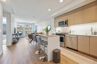 NEW Upscale Downtown San Diego Stay Queen Bed Pool & Sauna - 1