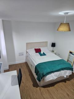 Luxury Kingsize Bedroom with Private Toilet- Central Dartford - Dartford - 8