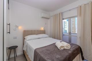 Apartamento com acesso privado à praia central BC - 1