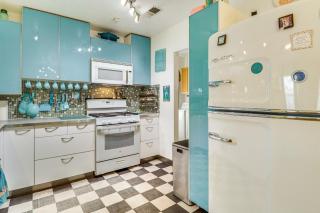 Outdoor Bar and Large Pool Retro ABQ Retreat! - Albuquerque - 1