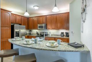 Stylish Vista Cay Poolside Escape Next to Pool Near all Theme Parks walk to the Convention Center and Int'l Drive - Orlando - 1