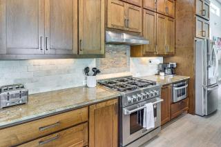 Lake Travis House with Private Dock, Pool and Hot Tub! - 2