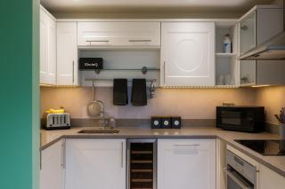 Landvue Stays, Modern, 2 bed apartment with free parking! - Coventry - 4