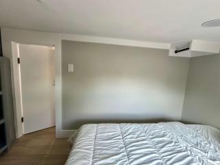 Tiny Private Room #3 in Shared 5BR House with Other Guests - 1