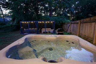 Picturesque Getaway 7BR, Hot tub, Mins to Downtown - Atlanta - 8
