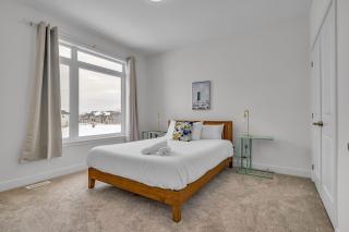 Modern 4BR Executive Home Near Airport and Downtown - 7