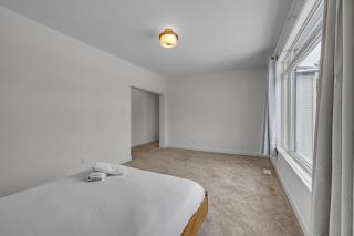 Executive 4BDRM Home with Loft and Bsmnt - 4