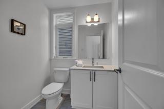 Executive 4BDRM Home with Loft and Bsmnt - Ottawa - 6