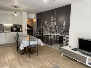 2 bedrooms for 5 with parking - near tram - 0