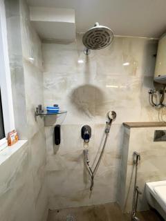 Cosy Ebony Suite Near Metro - Gurgaon - 9