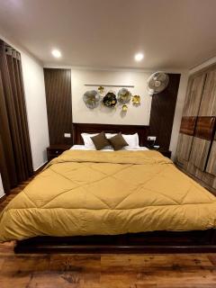Cosy Ebony Suite Near Metro - Gurgaon - 8