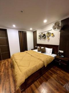 Cosy Ebony Suite Near Metro - Gurgaon - 3