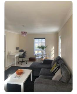 Hampton Ct River Thames village 1 bed maisonette - Thames Ditton - 0