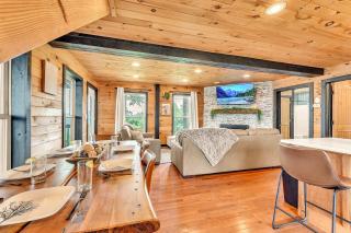 Pop & Granny's cabin with a fire pit hot tub & indoor pool - Bryant - 1
