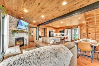 Pop & Granny's cabin with a fire pit hot tub & indoor pool - Bryant - 0