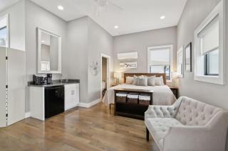 2mi Downtown Hot Tub Balcony 4 King Beds - 3