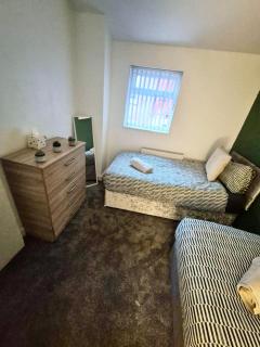 #49 Spectacular 4 bedroom house - Liverpool - 4
