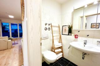 Stylish & central with balcony - 4