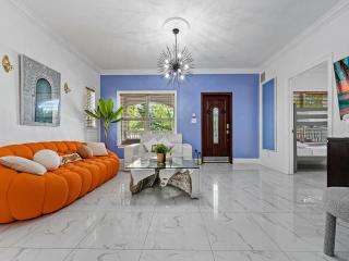 Villa Ciao Bella Sleeps 25 Pool Hot Tub - Miami - 2