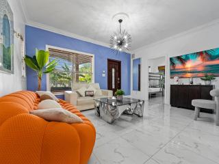 Villa Ciao Bella Sleeps 25 Pool Hot Tub - Miami - 3