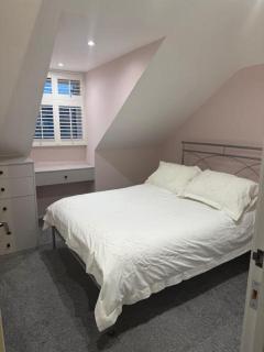 Henlow - Double Bedroom Private Bathroom - Room 2 - Henlow - 1