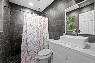 Bohemian Loft Near River Oaks and Greenway Plaza - Houston - 2