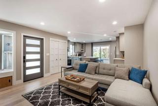 Newly rebuilt ultra clean designer home - 0