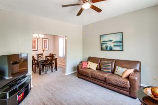 2 Mi to South Shore Beach Unit with Balcony and Yard! - Chicago - 0