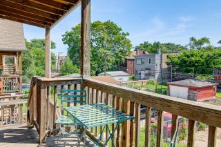 2 Mi to South Shore Beach Unit with Balcony and Yard! - Chicago - 9