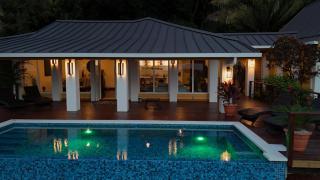 Relax At This Hillside Retreat That Overlooks The Lush Forest And The Caribbean, - West End - 4