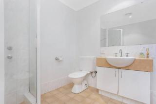 6 Executive Eastside Parking & Pool - 2