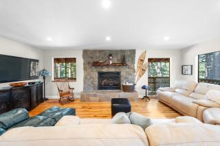 Secluded Incline Village Stay w Deck Near Diamond Peak Lake Cloud 9 and 12 by AvantStay - Incline Village - 9