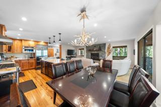 Secluded Incline Village Stay w Deck Near Diamond Peak Lake Cloud 9 and 12 by AvantStay - Incline Village - 1