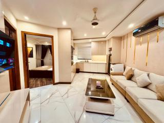2 Bedroom Cozy Apartment by Lux Haven Stays - Lahore - 7