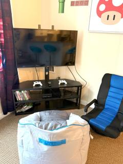 Game Night Suite at Jiminy Peak Ski OnOff Sleeps 4 - 5