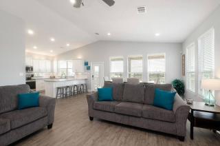 Blue Water Escape - 4