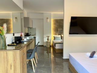 Celine Luxury Suites and Rooms - 7