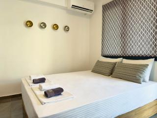 Celine Luxury Suites and Rooms - Olympiakí Aktí - 5