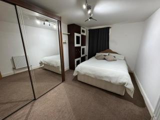 Beautiful room- private bathroom - Harrow - 2