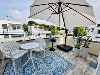 Private Balcony with City View Studio MM5 - 0