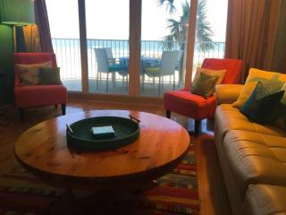 Serene 2BR Oceanfront Condo with Balcony, Florida - 6