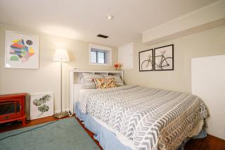 Charming Basement Suite with Private Entrance Near Subway, Koreatown & UofT - 5