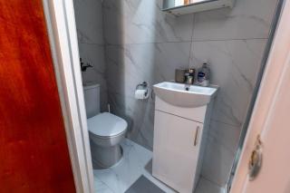 Modern Comfortable Studio for 1-2 people - Luton - 4
