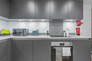 Spacious City Haven - Canal Views - City Centre - Birmingham - 3