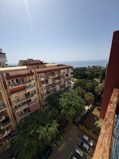 SWEET HOME BENALMADENA Estudio para NO FUMADORES con vistas al mar y excelente conexion wifi con piscinas de temporada estival Non smoking studio with sea views and excellent WiFi with seasonal summer swimming pools Enjoy plenty of morning sun - 9