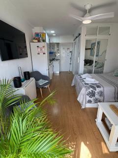 SWEET HOME BENALMADENA, Estudio con vistas al mar y excelente conexion wifi, para NO FUMADORES, con piscinas, Sea views, with swimming pools, completely renovated, ideal for older people, Bright with morning sun, No smoking - 6