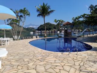 Casa em condomínio com praia particular - 0